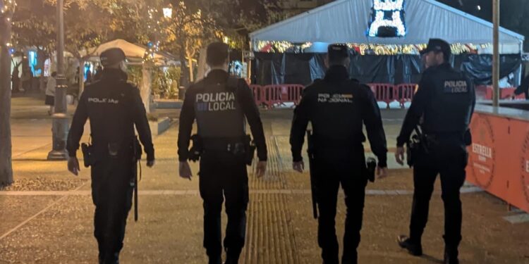 Operativo conjunto de la Policía Nacional y Policía Local de Ibiza.