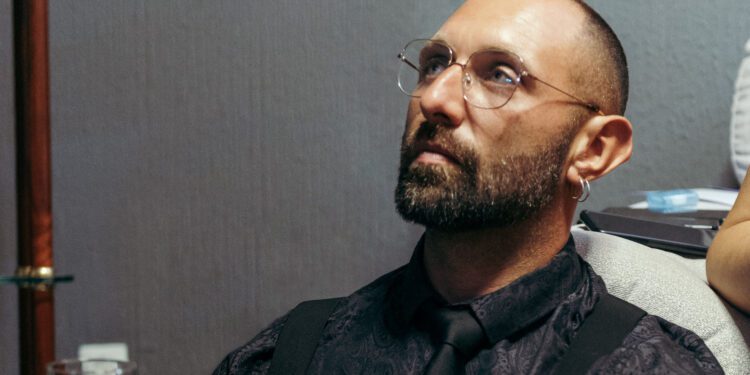 Vicent Roselló, escritor. Fotografía de Jackie Aguilera, cedida. Instagram @jackieaguileraphoto