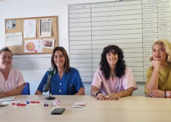 De izquierda a derecha, Tina Sagardoy, Dra. Raquel Gascón, Dra. Pilar García León y Laura Moya.