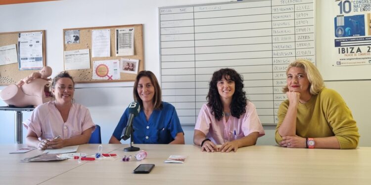 De izquierda a derecha, Tina Sagardoy, Dra. Raquel Gascón, Dra. Pilar García León y Laura Moya.