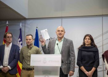 Comparecencia del presidente del Consell, Vicent Marí, acompañado por el equipo de Gobierno. Foto: Consell de Ibiza