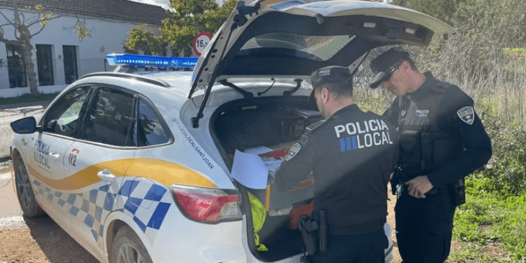 Agentes de la Policía Local en un control. Foto: Policía Local de Sant Joan
