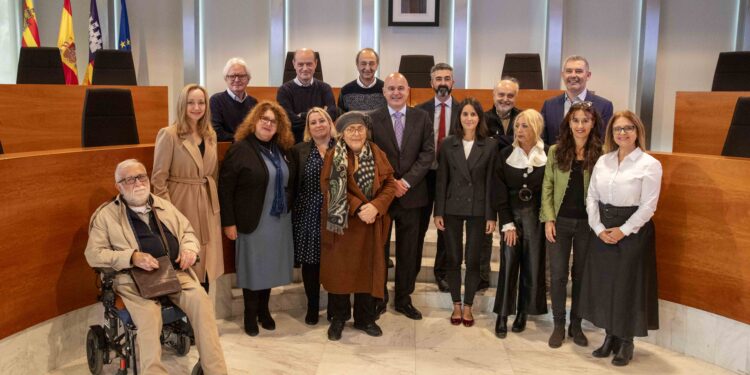 Imagen del acto posterior a la firma. Fotos: Consell de Ibiza