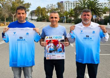 Javier Bonet, director insular de deportes del Consell d'Eivissa; Dani Becerra, organizador del evento y Xicu Ribas, concejal de deportes del Ayuntamiento de Sant Josep.