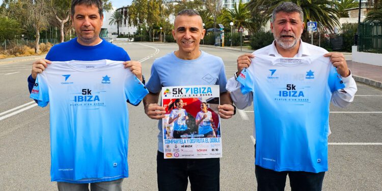 Javier Bonet, director insular de deportes del Consell d'Eivissa; Dani Becerra, organizador del evento y Xicu Ribas, concejal de deportes del Ayuntamiento de Sant Josep.
