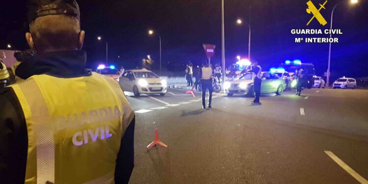 Uno de los controles rutinarios realizados por las unidades de seguridad ciudadana de la Guardia Civil.