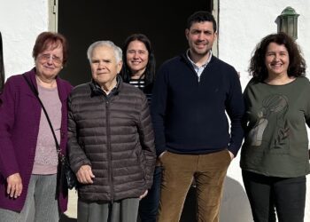 Ali Hanni, tercero por la derecha de la imagen, con su familia ibicenca, con la que se ha reencontrado 130 años después de que su bisabuela, Maria Tur Boned, junto con su familia, emigrase a Argelia.