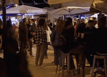 Ambiente en las casetas de Navidad de Formentera en una imagen de Visit Formentera
