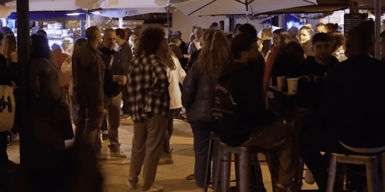 Ambiente en las casetas de Navidad de Formentera en una imagen de Visit Formentera