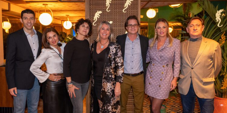 De izquierda a derecha Alejandro Sancho, Tina Soriano, Mari di Palo, Nuria Moreno, Salvador Losa, Loli Figuero y José Antonio Marí.