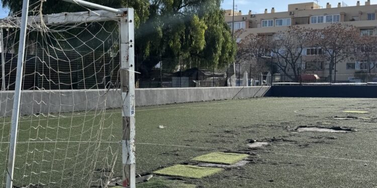 Imagen del estado de las pistas de Ses Figueretes facilitada por el PSOE.