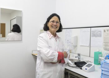 Maribel Isidoro ha trabajado 44 años en Ibiza y se jubila con 69 años. Fotos Paco Natera