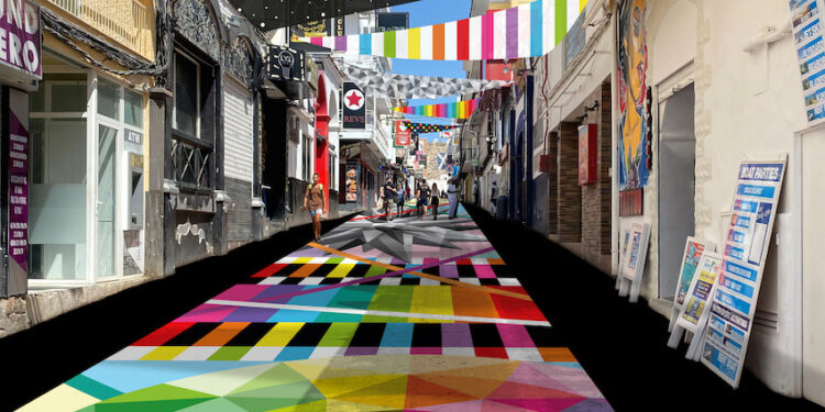 Proyección de cómo quedará el suelo pintado por Okuda en Sant Antoni,