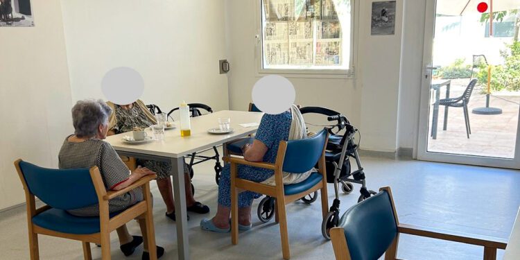 Imagen de algunos usuarios de la Residencia de Mayores de Formentera.