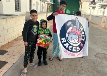 Races x Life hace entrega de los regalos en Paiporta.