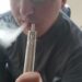 Un joven vapea con un cigarrillo electrónico. Imagen Vaper City