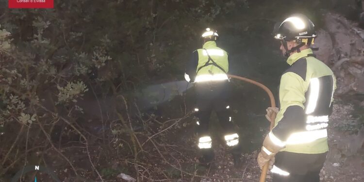 Imagen del operativo de los Bomberos. Foto: @bombersdeivissa