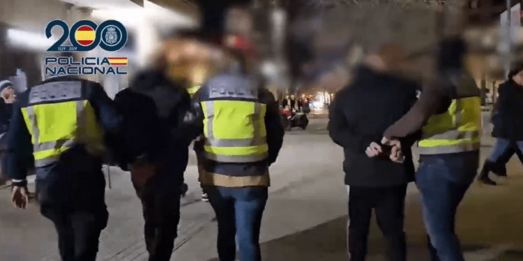Una de las detenciones practicadas en la operación policial.