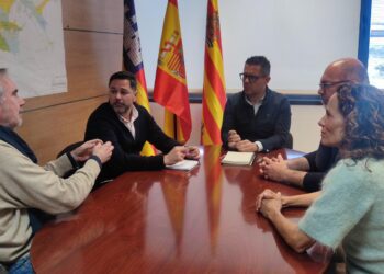 Reunión del alcalde de Ibiza, Rafa Triguero, con representantes de la AVAT.