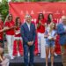 Rubén Rivera, a la derecha de la imagen junto a la jugadora Olga Carmona y Vicent Marí en Ibiza durante la recepción a las jugadoras tras el Mundial 2023. Detrás de Carmona está Hermoso.