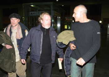 En el centro, Ridley Scott y la derecha Antonio Lemos, en 2005, con John Mathieson, director de fotografía.
