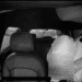 El ladrón robando dentro del taxi en la imagen captada por las cámaras del vehículo. Policía Local de Sant Josep.
