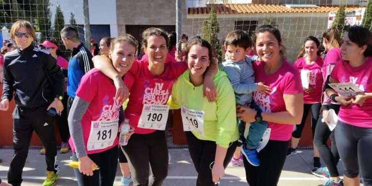 Ganadoras de una edición anterior de la Cursa de la Dona.