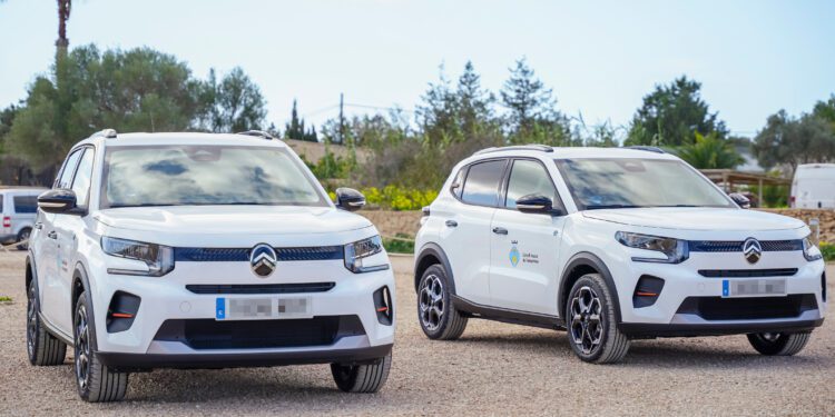 Los dos vehículos entregados han tenido un coste de 61.999,19 euros.