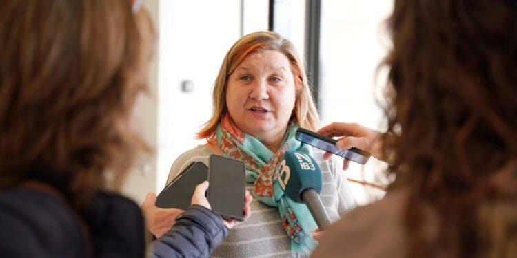 La consellera ha ofrecido hoy explicaciones de la negociación con las trabajadoras.