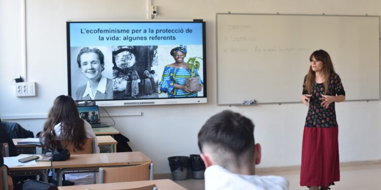 Susana Borràs, durante una de sus charlas en IES Xarc.