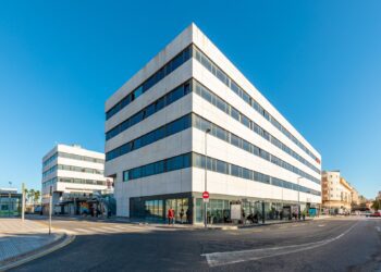 Edificio del Cetis, que es un Edificio Cebra, según los arquitectos críticos con esta corriente.