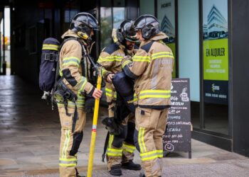 Los Bomberos de Ibiza, en el Cetis, hoy.