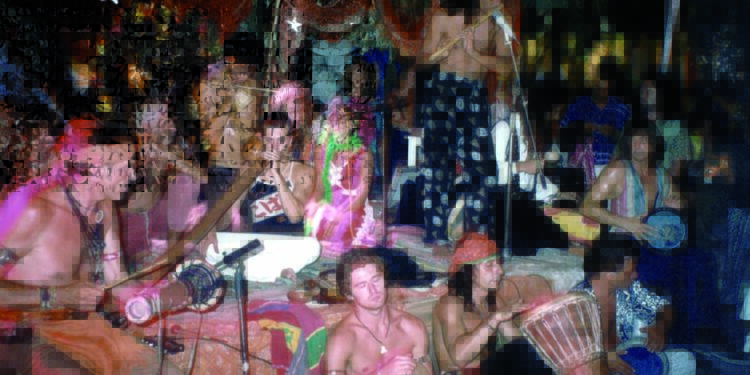 Un grupo en la fiesta Namasté de Las Dalias.