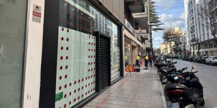 La tienda de Benetton ha cerrado sus puertas en Ibiza definitivamente. Fotos Noudiari