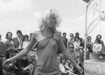 Detalle de una imagen de un desfile de Moda Ad Lib, Ibiza, 1972. ©Archivo Joana Biarnés / Fundación
Photographic Social Vision. (Prohibida su reproducción)