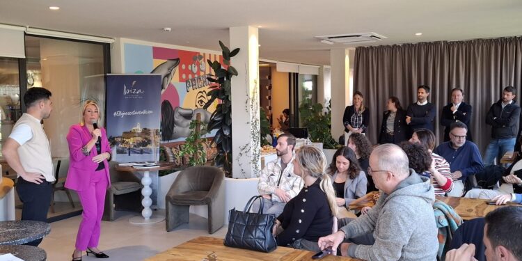 Un momento del encuentro de trabajo de Ibiza Luxury con hoteleros.