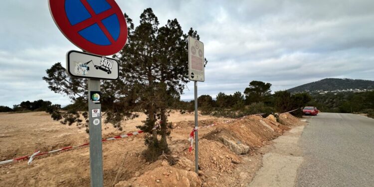 El cierre de los terrenos por parte de la propiedad y la clausura de los aparcamientos han agravado la situación.