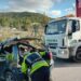Una grúa pluma de Auxilio Carretera de Grúas Ibiza se encargó de retirar el vehículo siniestrado.