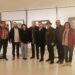 Los artistas rodeados de otros creadores y amigos en la inauguración del viernes en Jesús. Fotos Jaume Riera