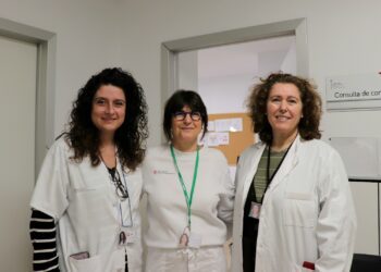 En la foto, de izquierda a derecha Ana Mª Ribas Ahumada, directora de enfermería de ASEF; Margarita Boned Palau, matrona del Centro de Salud Can Misses y Ana Mª Jiménez López, subdirectora de enfermería de Atención Primaria de ASEF.
