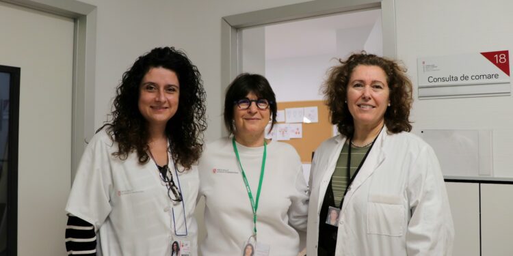 En la foto, de izquierda a derecha Ana Mª Ribas Ahumada, directora de enfermería de ASEF; Margarita Boned Palau, matrona del Centro de Salud Can Misses y Ana Mª Jiménez López, subdirectora de enfermería de Atención Primaria de ASEF.