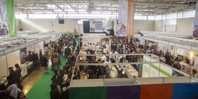 La feria Otienta't durante su inauguración esta mañana.