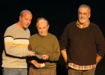 Joan Escandell, recibiendo el Premi Ciutat de Palma por la obra que ahora edita Dolmen.