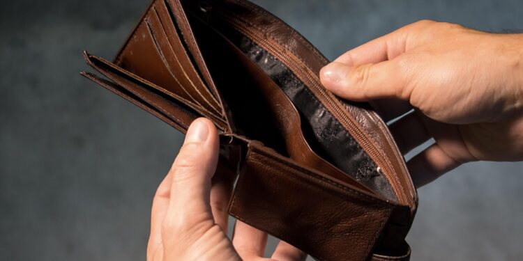 Imagen de archivo de una cartera vacía. Paxabay