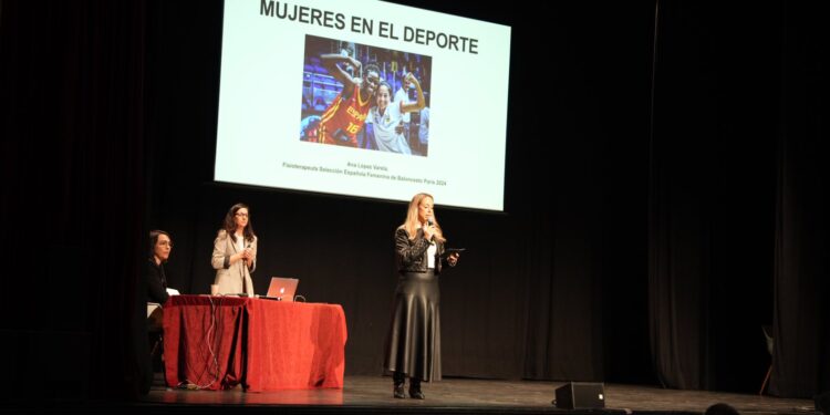 Ana López y Mar Sánchez participan en una charla sobre mujeres en el deporte en Eivissa