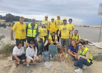 El Ayuntamiento ha entregado a los voluntarios sudaderas, riñoneras y gorras.