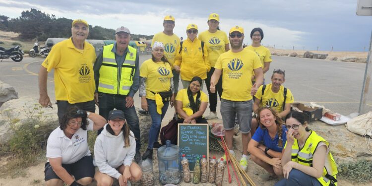 El Ayuntamiento ha entregado a los voluntarios sudaderas, riñoneras y gorras.