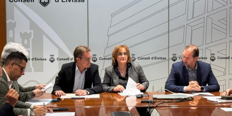 La reunión ha sido presidida por la consellera de Presidencia y Administraciones Públicas del Govern, Antònia Maria Estarellas. Foto: CAIB