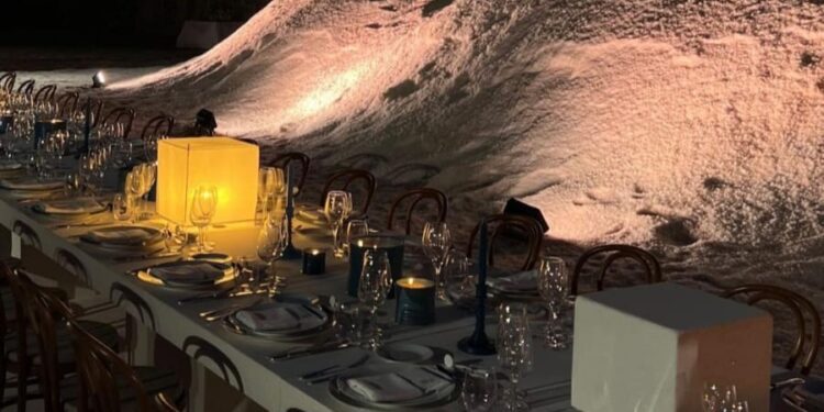 Uma imagen de la mesa de la cena de Loewe