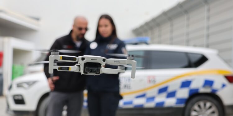 El curso ha constado de formación teórica y práctica en conceptos básicos de vuelo.